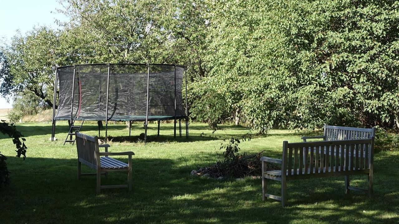 Großer Trampolin und Feuerplatz Großer Trampolin und Feuerplatz